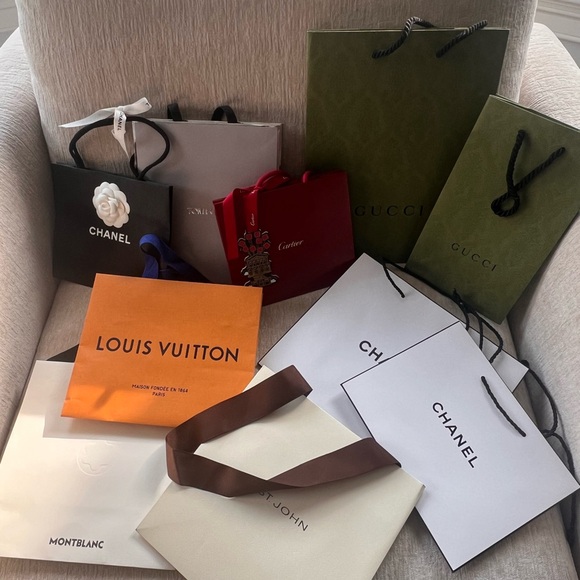 Bundle of original Gucci, Louis Vuitton, Chanel, St. John Luxury bags. - Picture 9 of 9